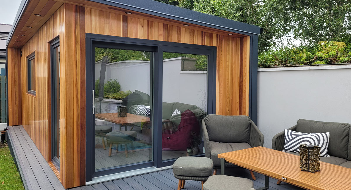 Garden Office with Entertainment Room 01