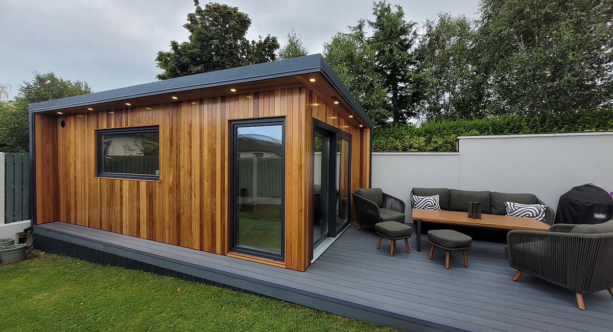 Garden Office with Entertainment Room 02