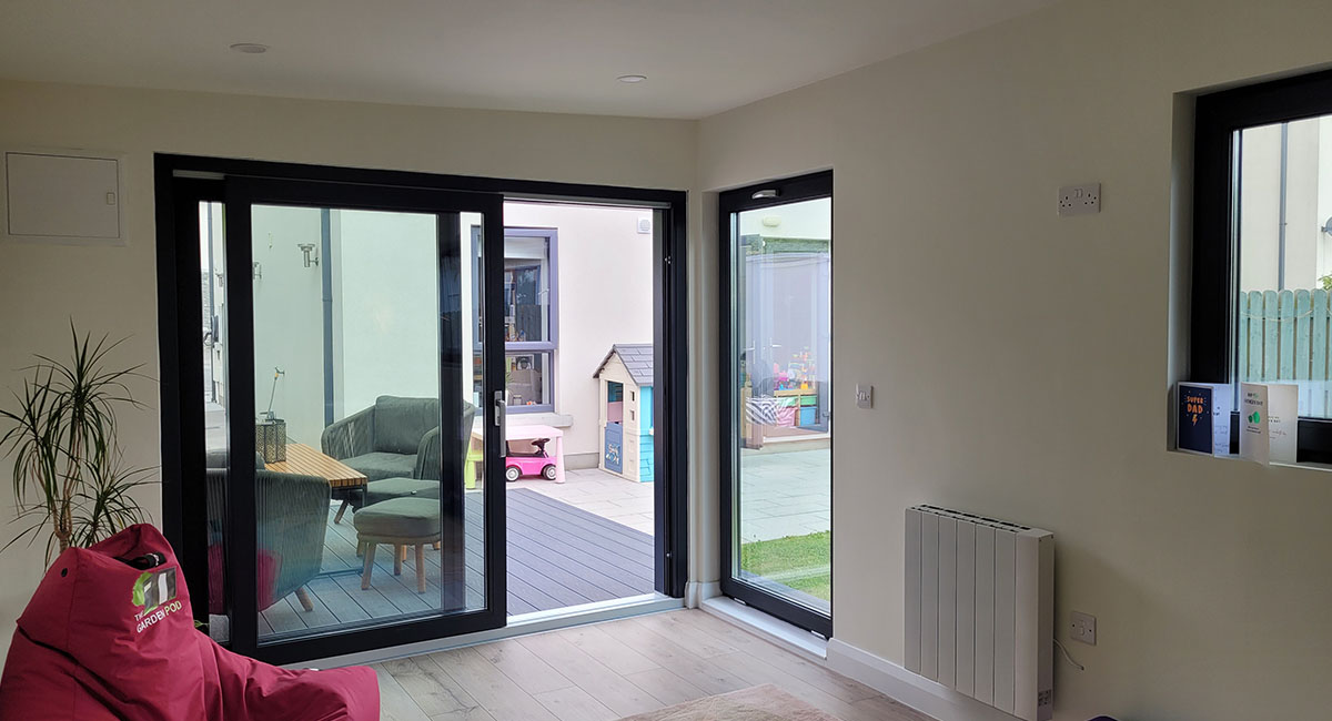 Garden Office with Entertainment Room 04
